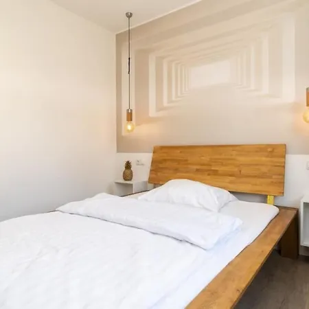 Giniushomes Apartment Am Bahnhof ,,Future Room