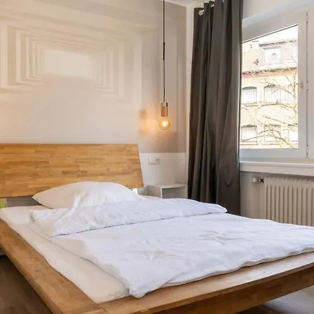 Giniushomes Apartment Am Bahnhof ,,Future Room
